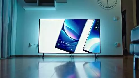 AI Video from prompt: в начале идёт реклама телефона на телеке и после