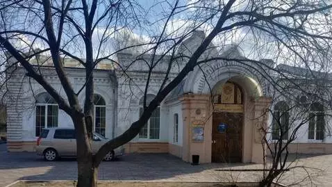 AI Video from prompt: a man flies out of the building through the wall