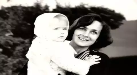 AI Video from prompt: A black and white, cinematic video of a beautifu