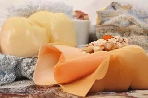 AI Video from prompt: ქალი ზღვასთან დგას.