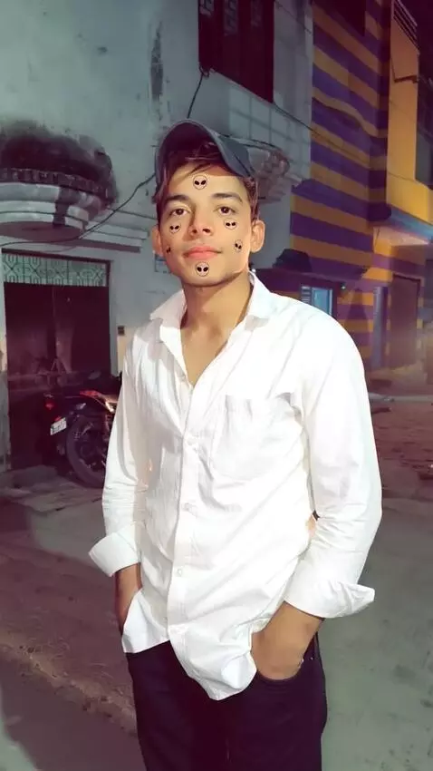 AI Video from prompt: Huge with modi