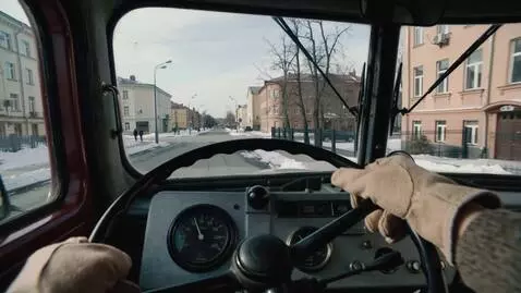 AI Video from prompt: Непрерывная сьемка с видом от первого лица за ру