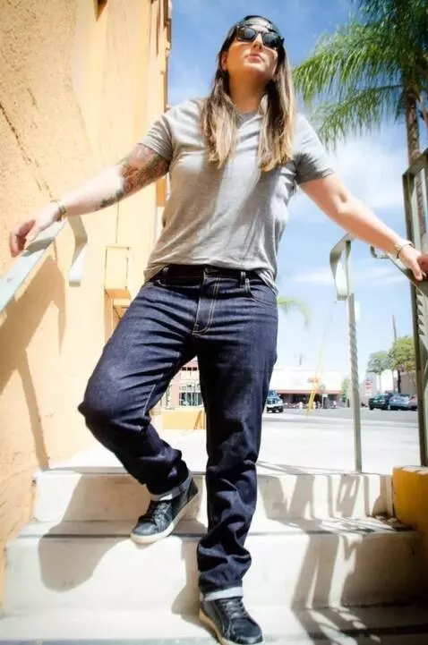 AI Video from prompt: She rolls up both of her shirt sleeves