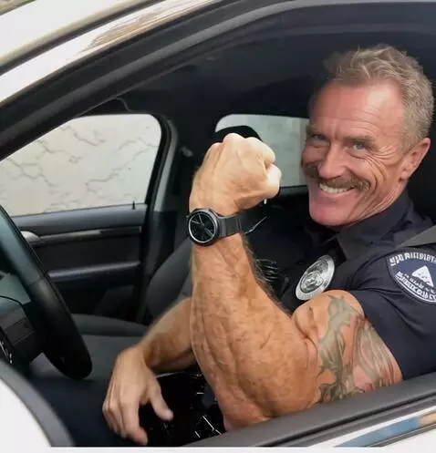 AI Video from prompt: a professional bodybuilder is flexing his massiv