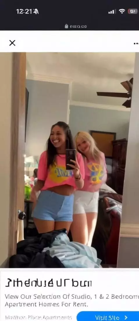 AI Video from prompt: Dancing and smiling hd