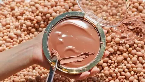 AI Video from prompt: Сделай рекламное видео и анимацию помады. Для бр