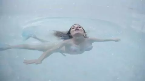 AI Video from prompt: русалка плавает в полупрозрачном молоке,  выпрыг