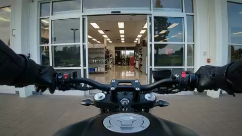 AI Video from prompt: вид от первого лица мотоциклиста который едет че