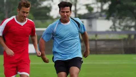 AI Video from prompt: Создай вирусный видеоролик про футболиста команд