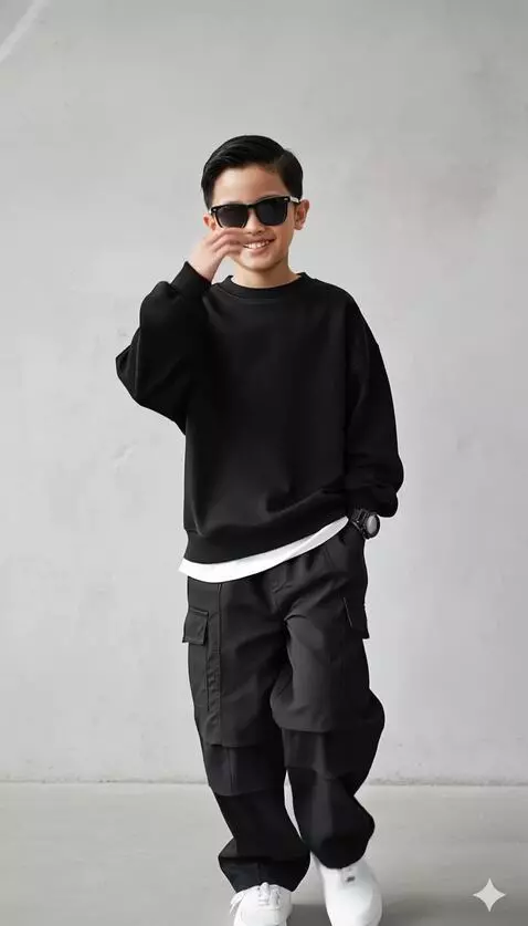 AI Video from prompt: Model anak laki-laki tersebut berjalan maju ke d