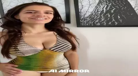 AI Video from prompt: Passando a mão nos peitos