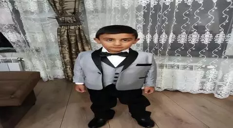 AI Video from prompt: Сдалай так чтобы он станцевал лезгинку