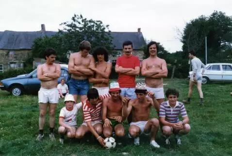 AI Video from prompt: foot mariage