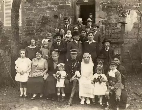 AI Video from prompt: mariage Gary antoine joseph Faugenet marie 1920