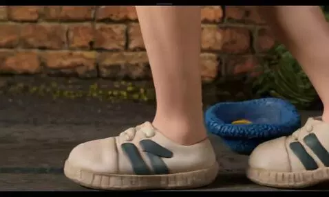 AI Video from prompt: Her legs walking