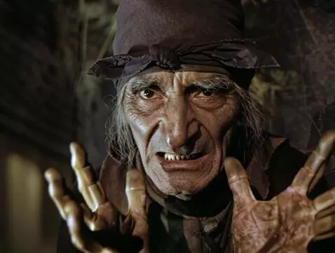 AI Video from prompt: позирует, идет, ночь, хоррор,