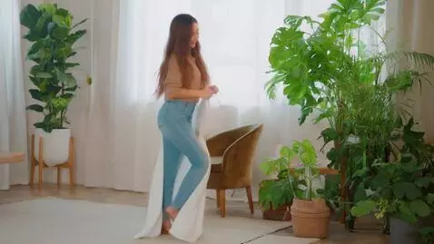 AI Video from prompt: woman shaking her butt