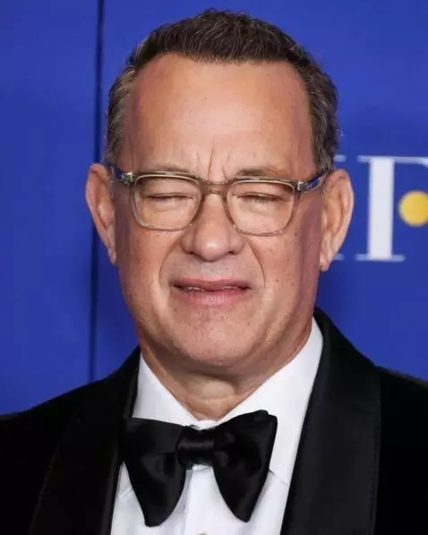 AI Video from prompt: просто стоит как обычный нормальный человек немн