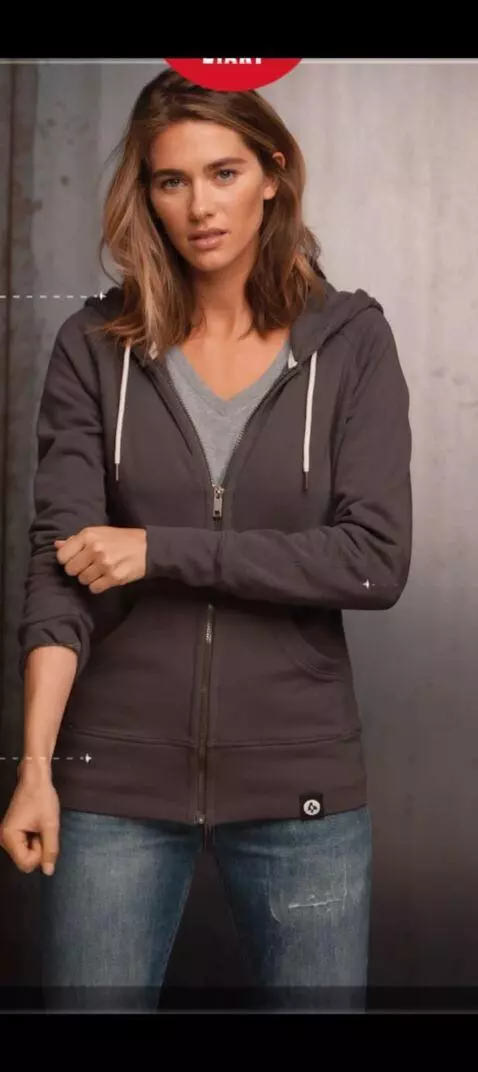 AI Video from prompt: Animate her rolling both sleeves up fast, keepin