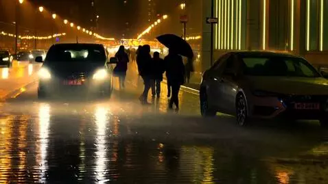 AI Video from prompt: Create a video: modern city streets at night in 