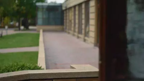 AI Video from prompt: "Создайте видео, где заставка из сериала 'Санта-