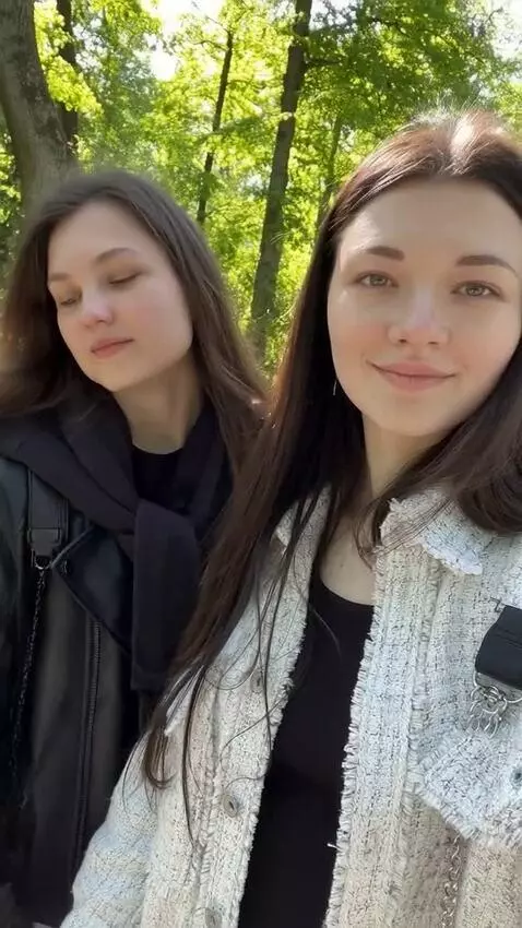 AI Video from prompt: сгенерируй видео их данного фото. атмосфера тепл