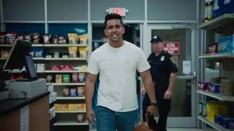 AI Video from prompt: буба заходит в магазин. ему говорит охранник: с 