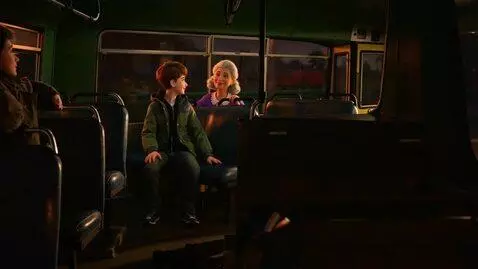 AI Video from prompt: Короткий фильм, 4K, реалистичный.  СЦЕНА 1: Моло