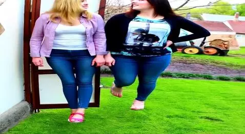 AI Video from prompt: Девушки целуются,трогая друг друга за ягодицы