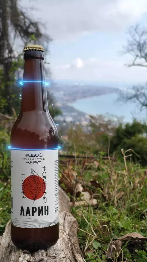 AI Video from prompt: Static camera, hyper-realistic: A glass bottle l