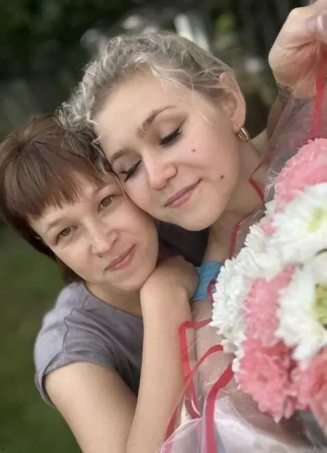 AI Video from prompt: Целуются голые в постеле