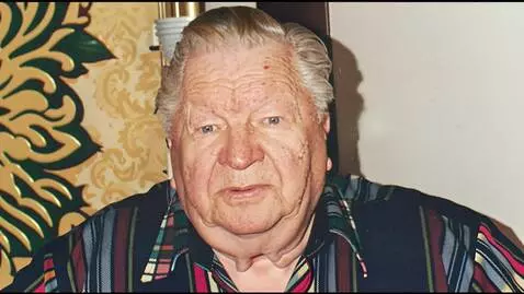 AI Video from prompt: Позирует.... Кинопробы