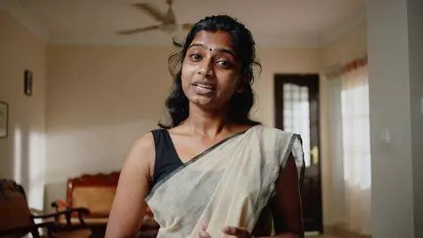 AI Video from prompt: tamil beautiful girl in sleeveless saree sweaty 