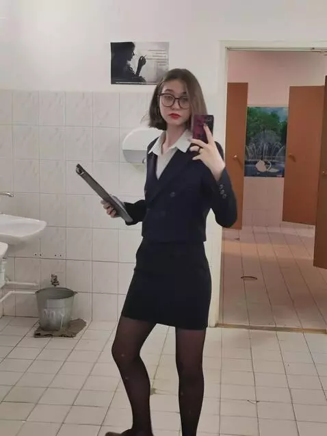 AI Video from prompt: A girl dance, turn around