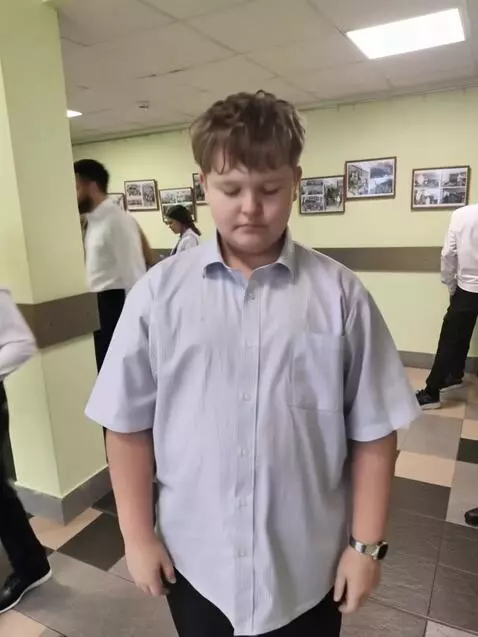 AI Video from prompt: Сделай как у него увеличивается живот