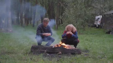 AI Video from prompt: Падает метеорит  и взрыв и у людей понос