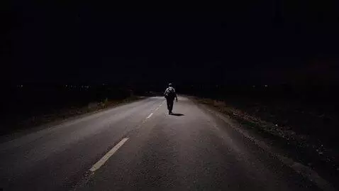 AI Video from prompt: создать видео к тексту песни. Verse]   Тени сгущ