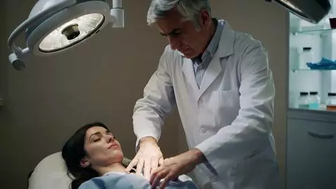 AI Video from prompt: Adoctor analysing a female patient breast