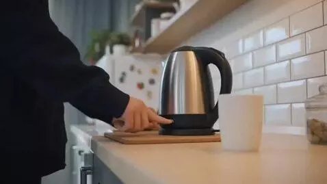 AI Video from prompt: Обычный день: Подросток приходит из школы, остав