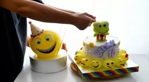 AI Video from prompt: All the figures are moving and jumping