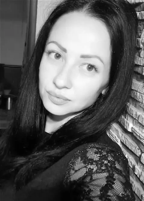 AI Video from prompt: камера сильно приближает лицо