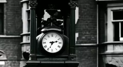 AI Video from prompt: move all people and transport