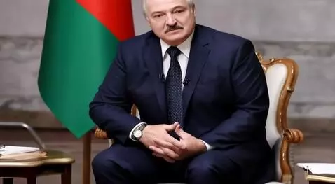 AI Video from prompt: Говорит хрипатым голосом и подзывает рукой  Добр