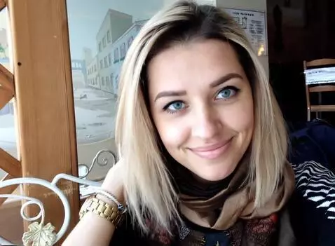 AI Video from prompt: she sucks dick