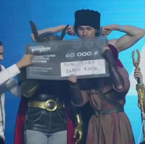 AI Video from prompt: Персонажи начинают сильно смеяться, а девушка сп