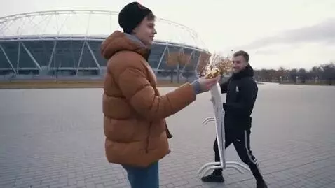 AI Video from prompt: Сделай видео где человек просит кинуть в него фа