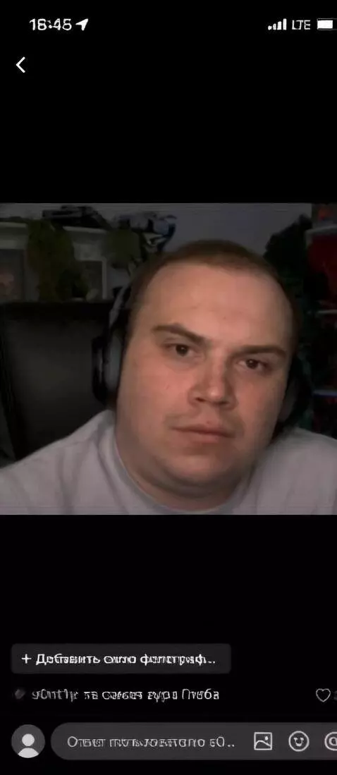 AI Video from prompt: Жестко брынькает лицом своим