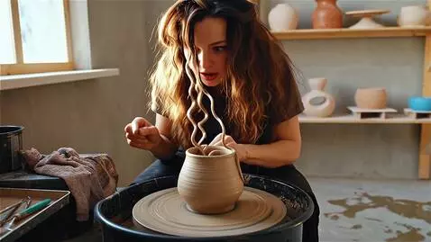 AI Video from prompt: Красивая женщина с длинными коричневыми волнисты