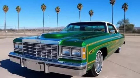 AI Video from prompt: американский лоурайдер красивый,для видео на юту