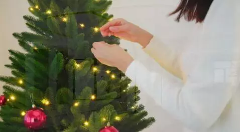 AI Video from prompt: A highly realistic New Year interior scene. A wa